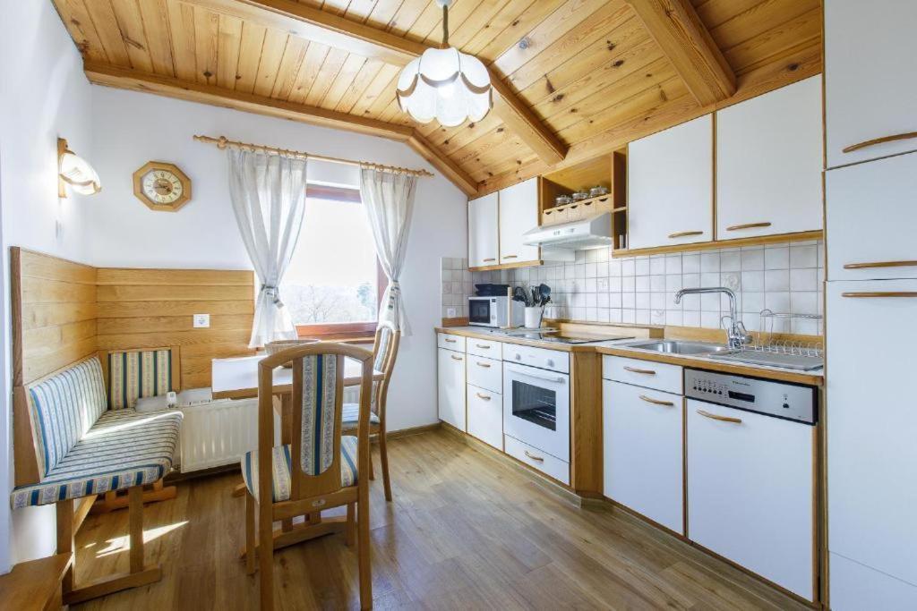 Alpinia Apartments Bled Bagian luar foto